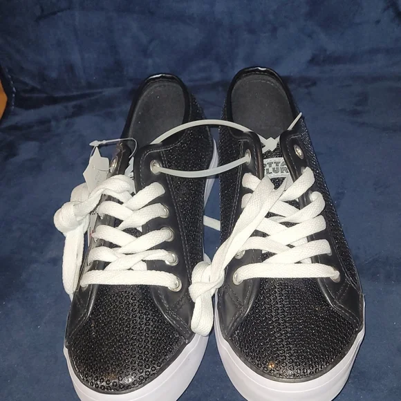 New GOTTA FLURT mini sequin styled sneaker set  size 7.5(you get them both) - Picture 6 of 8